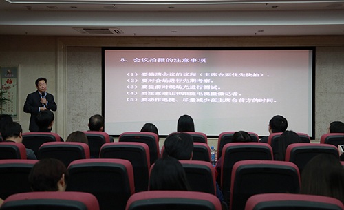 讲课2.jpg 讲课2.jpg